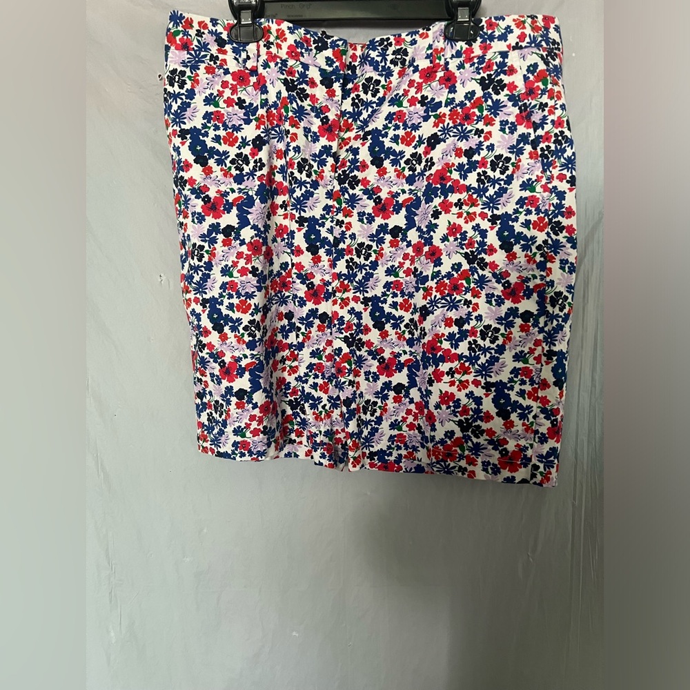 Lands’ End women floral print mid rise shorts with pockets size 18 belt loops